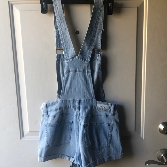 Dollhouse  Denim Short Overalls Juniors. Size 3 NWT. - Picture 2 of 16